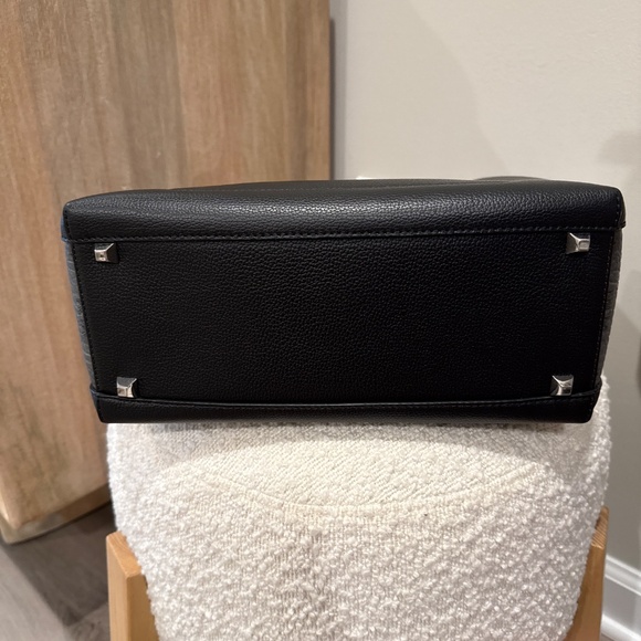 Handbag - Picture 4 of 5